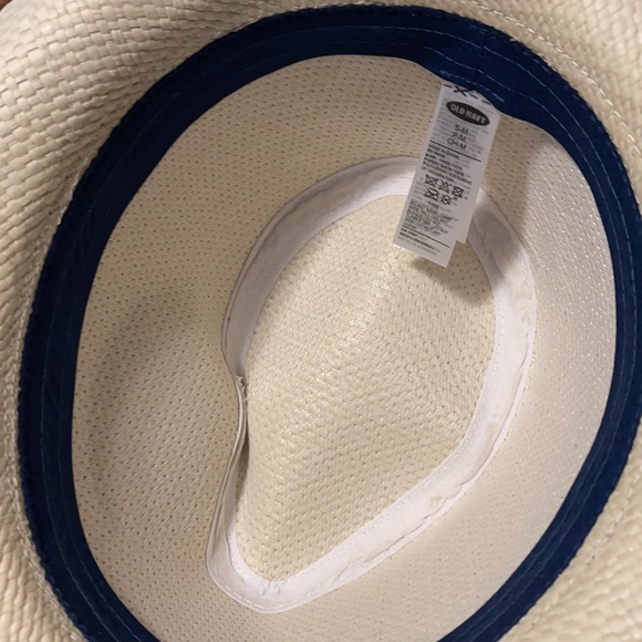 New hat by old navy - Picture 10 of 11
